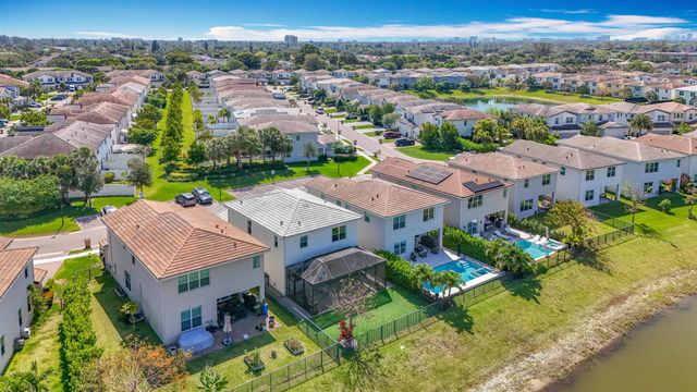 4201 Pelicano Way, Deerfield Beach, FL 33064