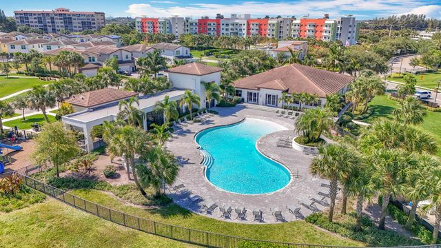 4201 Pelicano Way, Deerfield Beach, FL 33064