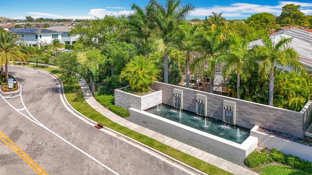 4201 Pelicano Way, Deerfield Beach, FL 33064