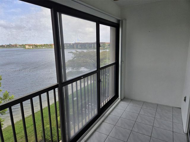 13355 SW 16th Ct 406E, Pembroke Pines, FL 33027