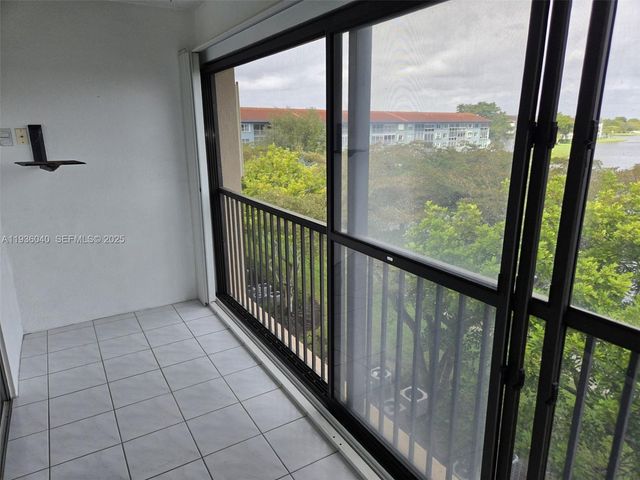 13355 SW 16th Ct 406E, Pembroke Pines, FL 33027