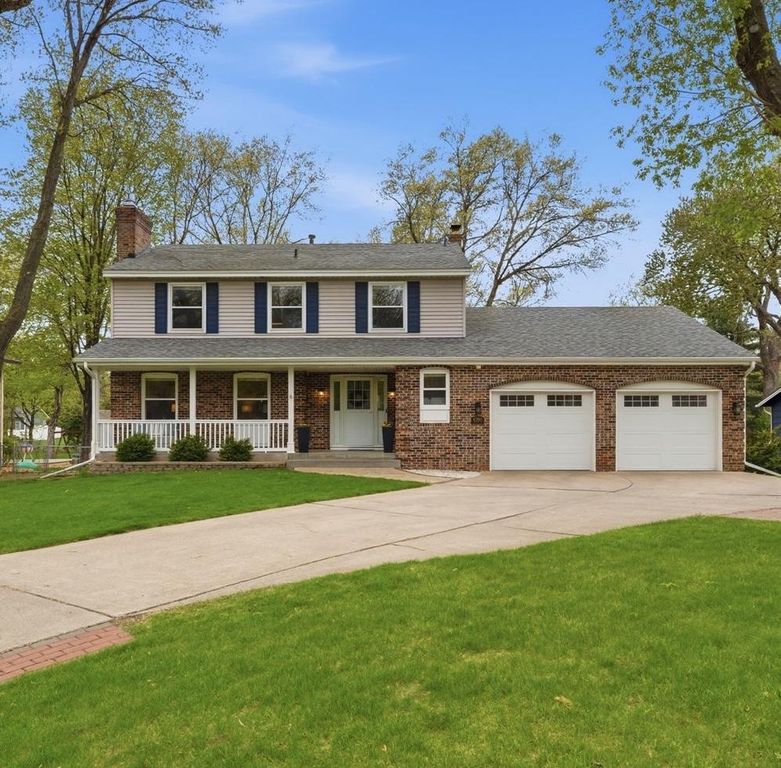 8390 Sunnyside Road, Mounds View, MN 55112