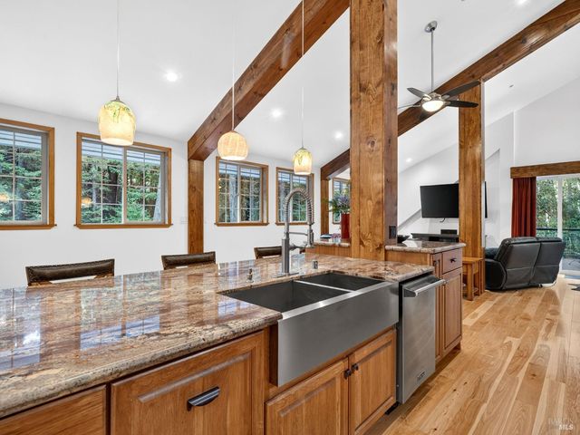 19400 Dorffi Rd, Fort Bragg, CA 95437