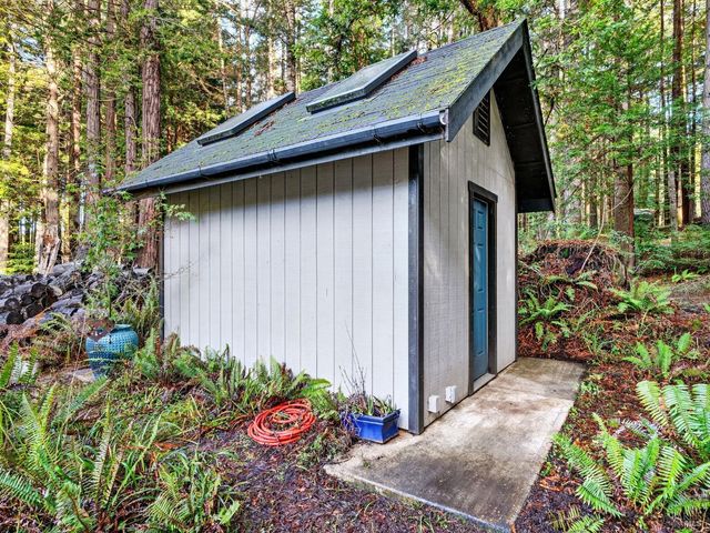 19400 Dorffi Rd, Fort Bragg, CA 95437