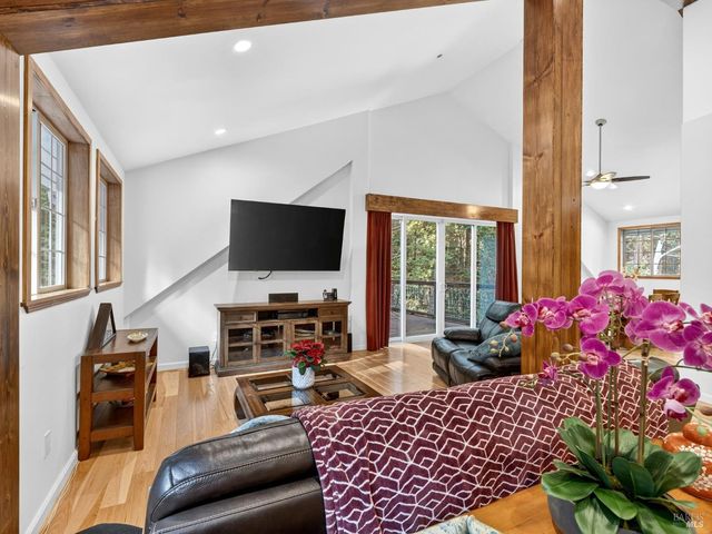 19400 Dorffi Rd, Fort Bragg, CA 95437