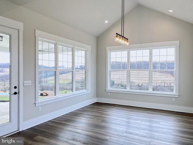 76 LONG LN, Kirkwood, PA 17536