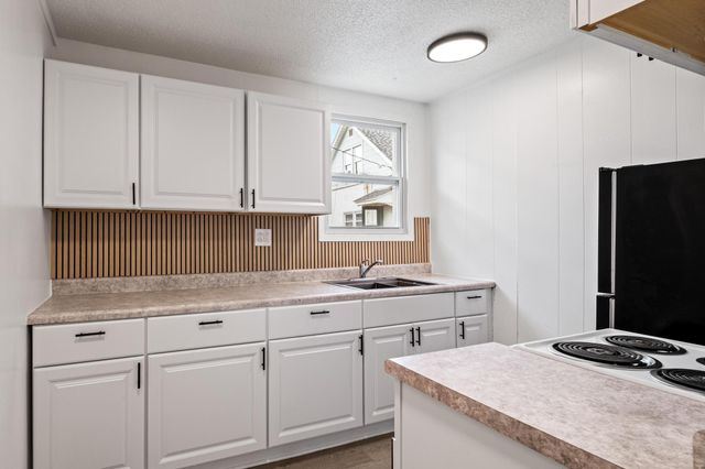 909 AVENUE G, Council Bluffs, IA 51503