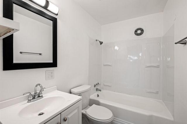 909 AVENUE G, Council Bluffs, IA 51503