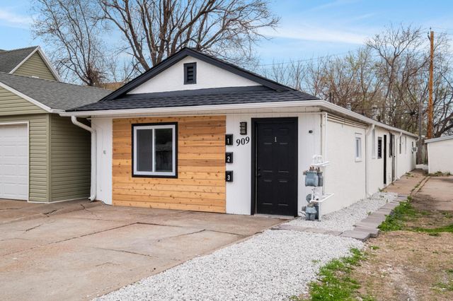 909 AVENUE G, Council Bluffs, IA 51503
