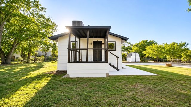 7061 Base Street, Azle, TX 76020