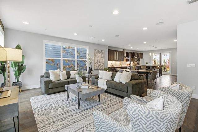 1019 Ice Cream Ln, Sacramento, CA 95814