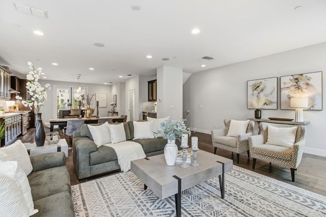 1019 Ice Cream Ln, Sacramento, CA 95814