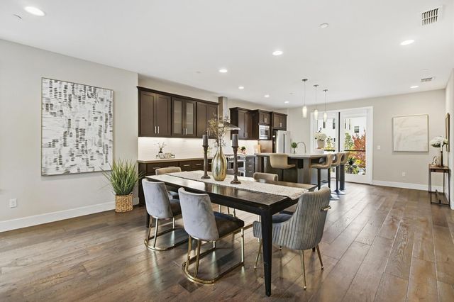 1019 Ice Cream Ln, Sacramento, CA 95814