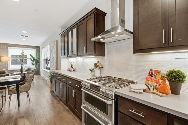 1019 Ice Cream Ln, Sacramento, CA 95814