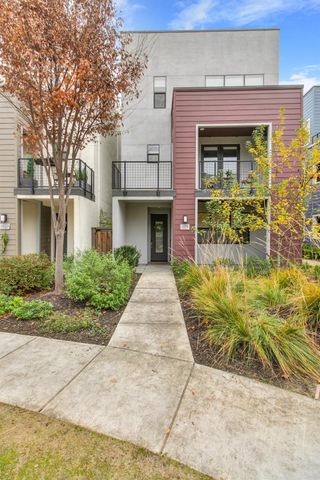 1019 Ice Cream Ln, Sacramento, CA 95814