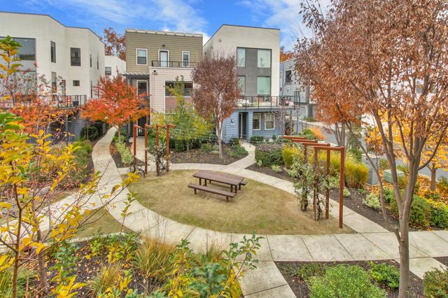 1019 Ice Cream Ln, Sacramento, CA 95814