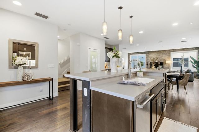 1019 Ice Cream Ln, Sacramento, CA 95814