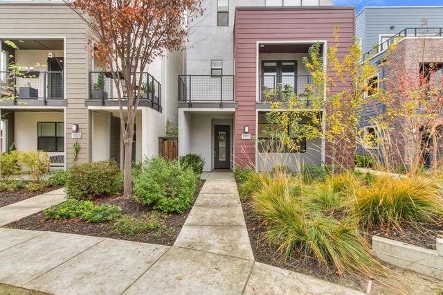 1019 Ice Cream Ln, Sacramento, CA 95814