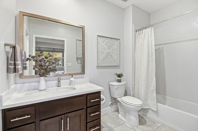 1019 Ice Cream Ln, Sacramento, CA 95814