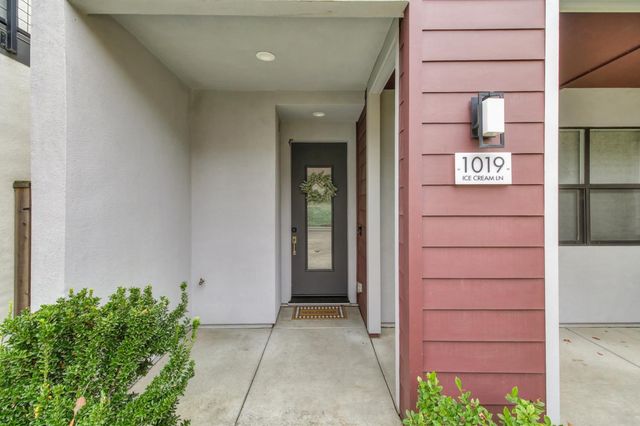 1019 Ice Cream Ln, Sacramento, CA 95814