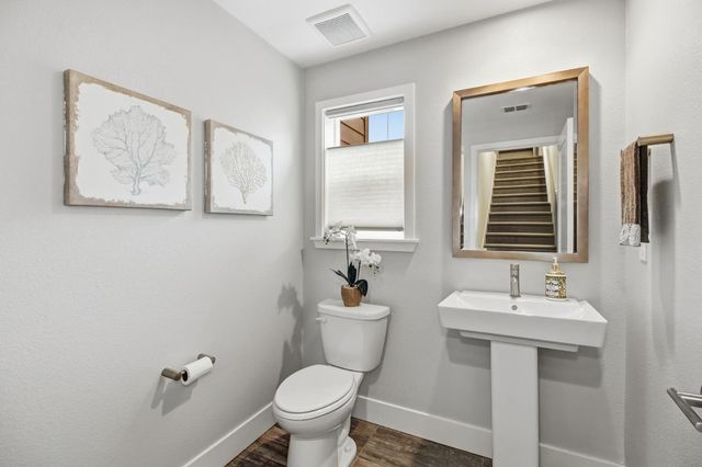 1019 Ice Cream Ln, Sacramento, CA 95814