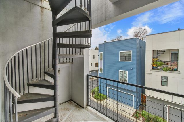 1019 Ice Cream Ln, Sacramento, CA 95814