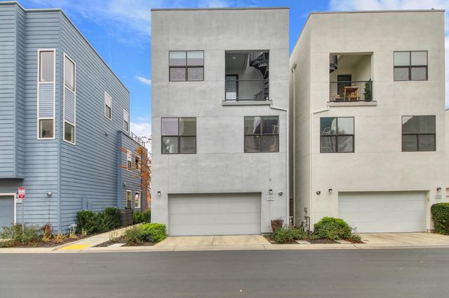 1019 Ice Cream Ln, Sacramento, CA 95814