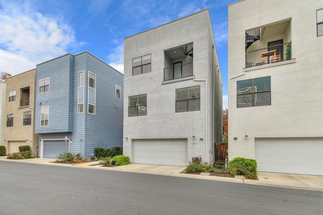 1019 Ice Cream Ln, Sacramento, CA 95814