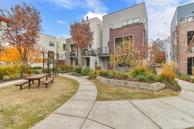 1019 Ice Cream Ln, Sacramento, CA 95814