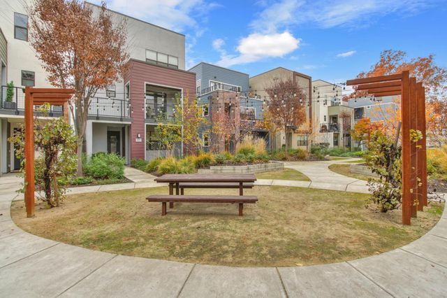 1019 Ice Cream Ln, Sacramento, CA 95814