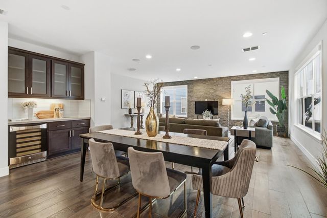 1019 Ice Cream Ln, Sacramento, CA 95814