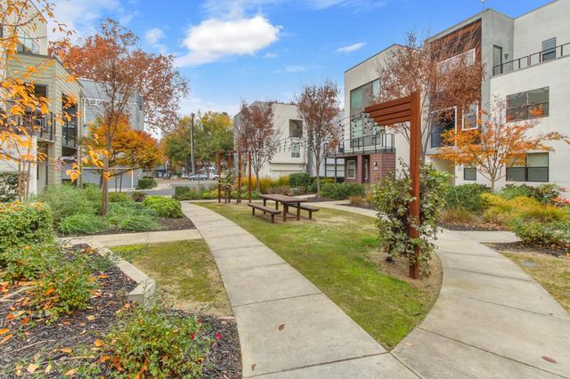 1019 Ice Cream Ln, Sacramento, CA 95814