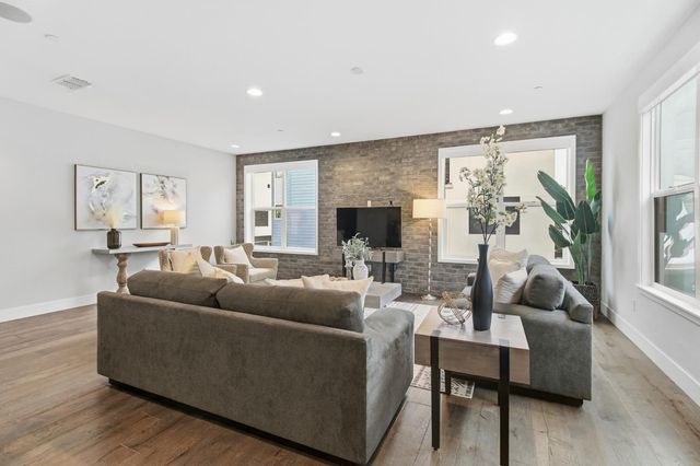 1019 Ice Cream Ln, Sacramento, CA 95814