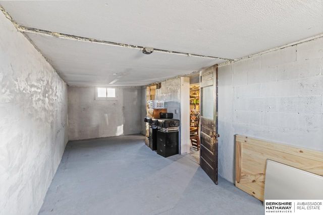 915 W Military Avenue, Fremont, NE 68025