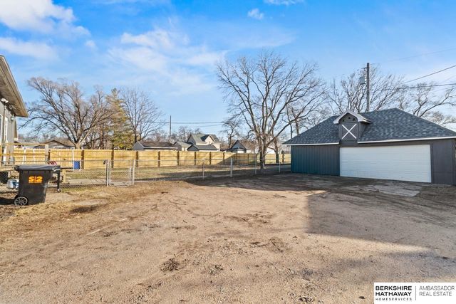 915 W Military Avenue, Fremont, NE 68025