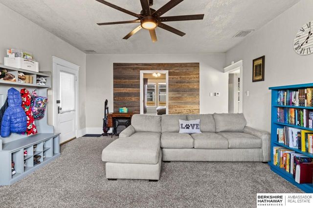 915 W Military Avenue, Fremont, NE 68025