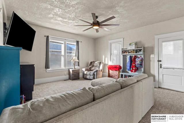 915 W Military Avenue, Fremont, NE 68025