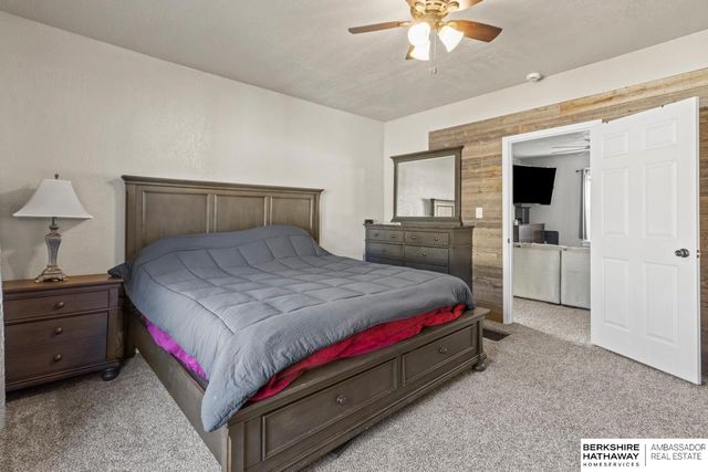 915 W Military Avenue, Fremont, NE 68025