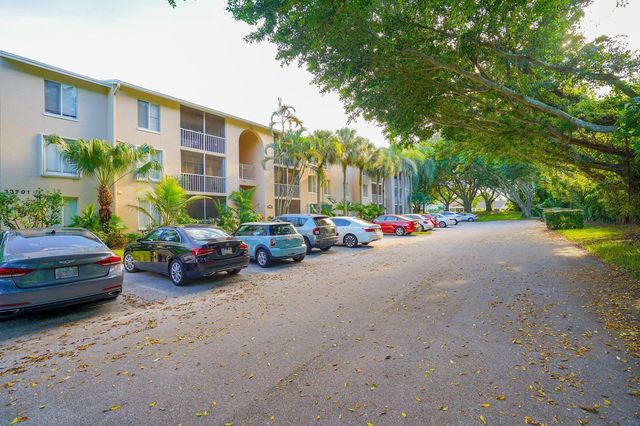 13791 ONEIDA Drive H3, Delray Beach, FL 33446