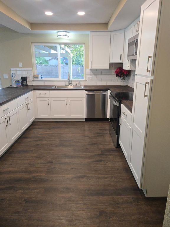 Image 1 of property listing at 1946 Calimyrna Avenue, Clovis, CA 93611