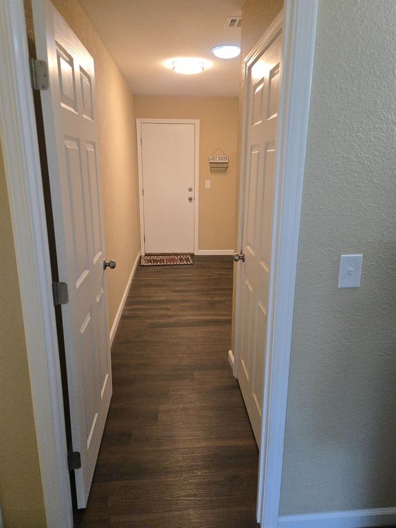 Image 10 of property listing at 1946 Calimyrna Avenue, Clovis, CA 93611