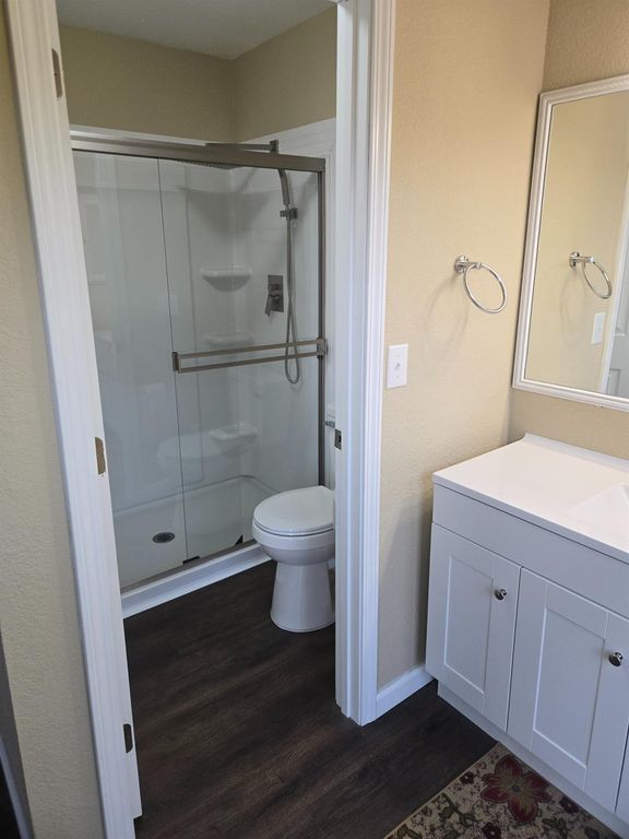 Image 11 of property listing at 1946 Calimyrna Avenue, Clovis, CA 93611