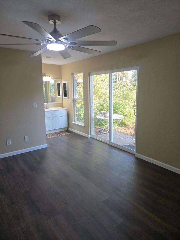 Image 12 of property listing at 1946 Calimyrna Avenue, Clovis, CA 93611