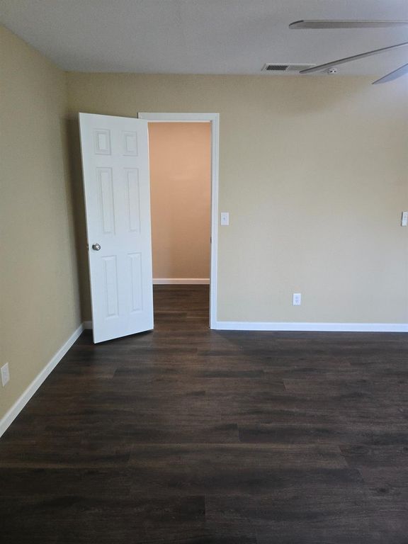 Image 13 of property listing at 1946 Calimyrna Avenue, Clovis, CA 93611