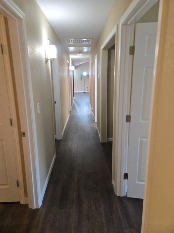 Image 14 of property listing at 1946 Calimyrna Avenue, Clovis, CA 93611