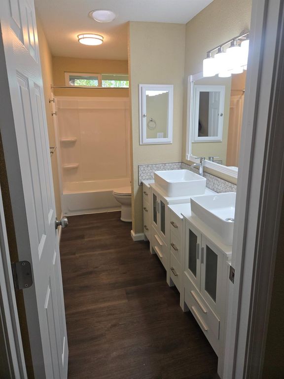 Image 15 of property listing at 1946 Calimyrna Avenue, Clovis, CA 93611
