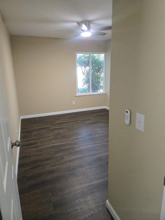 Image 17 of property listing at 1946 Calimyrna Avenue, Clovis, CA 93611