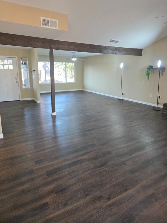 Image 6 of property listing at 1946 Calimyrna Avenue, Clovis, CA 93611