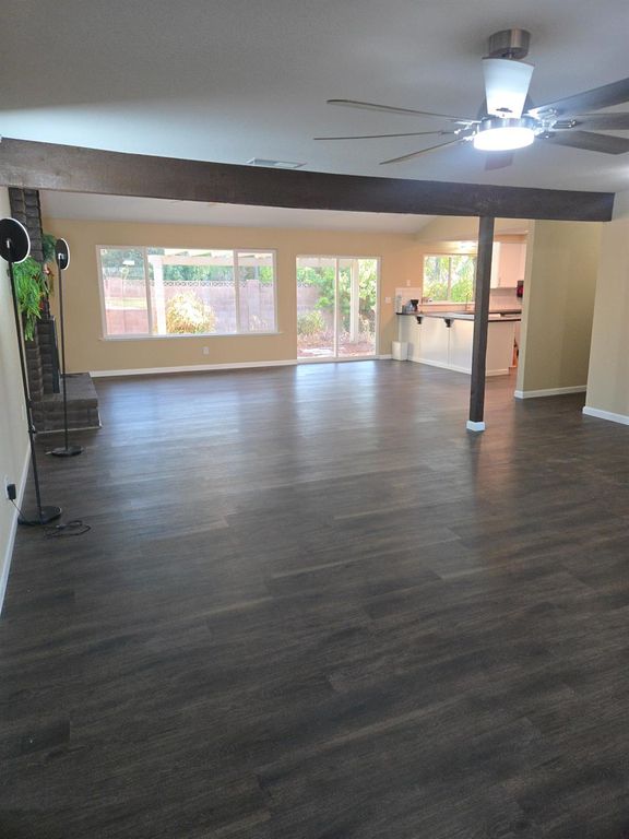 Image 7 of property listing at 1946 Calimyrna Avenue, Clovis, CA 93611