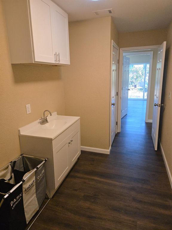 Image 9 of property listing at 1946 Calimyrna Avenue, Clovis, CA 93611